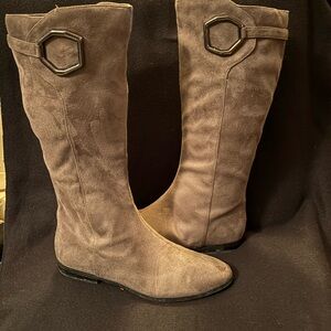 Amaze Brown Knee Boots with Hexagonal Buckle